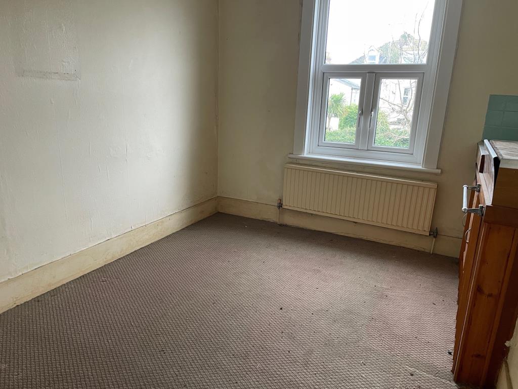 Lot: 3 - THREE-BEDROOM HOUSE FOR IMPROVEMENT - Bedroom 2